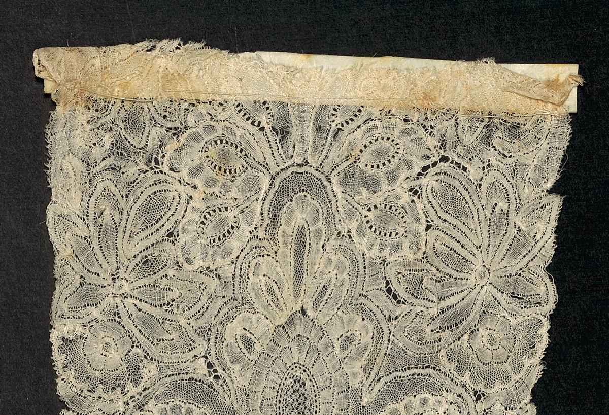 2002.0001.001.026 B Lappet, detail 1