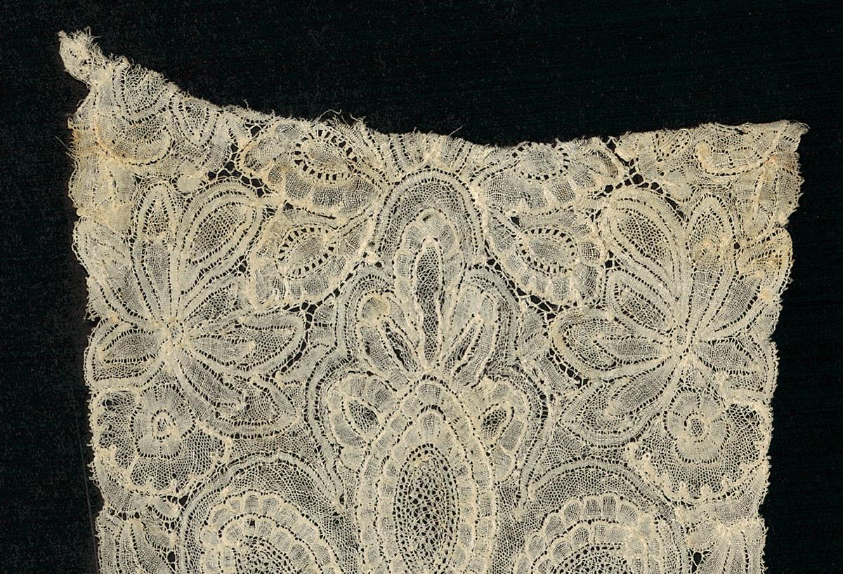 2002.0001.001.026 A Lappet, detail 1