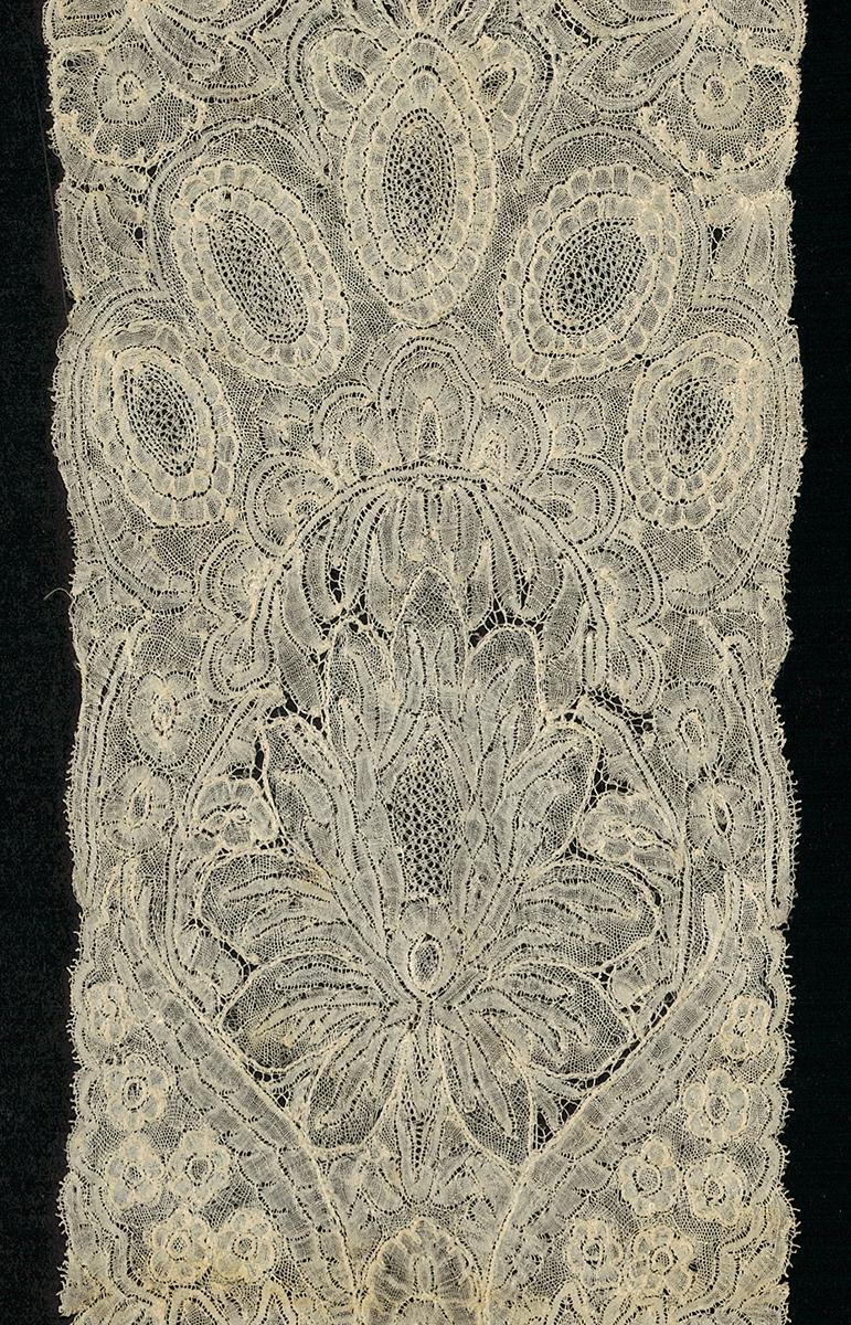 2002.0001.001.026 A Lappet, detail 2