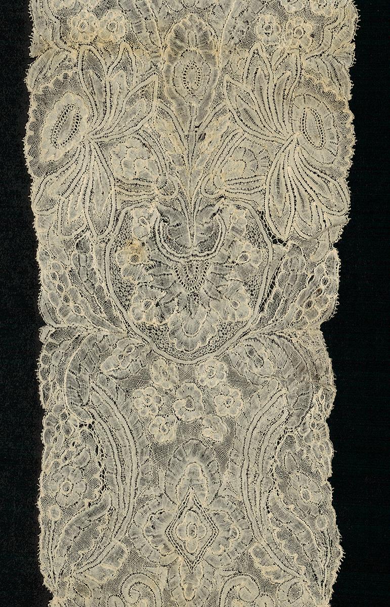 2002.0001.001.026 A Lappet, detail 3
