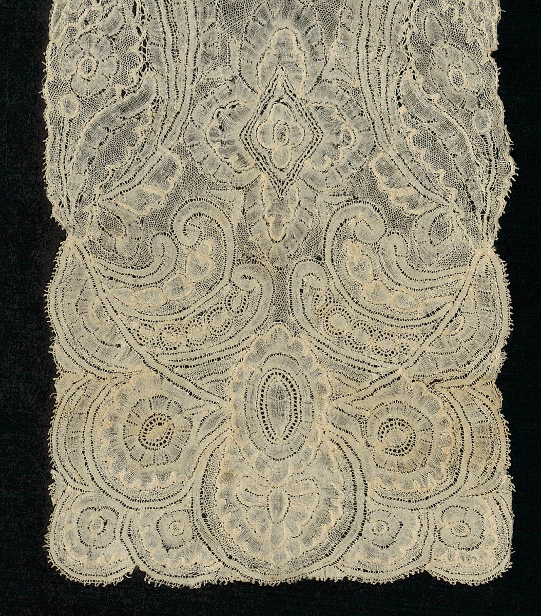 2002.0001.001.026 A Lappet, detail 4