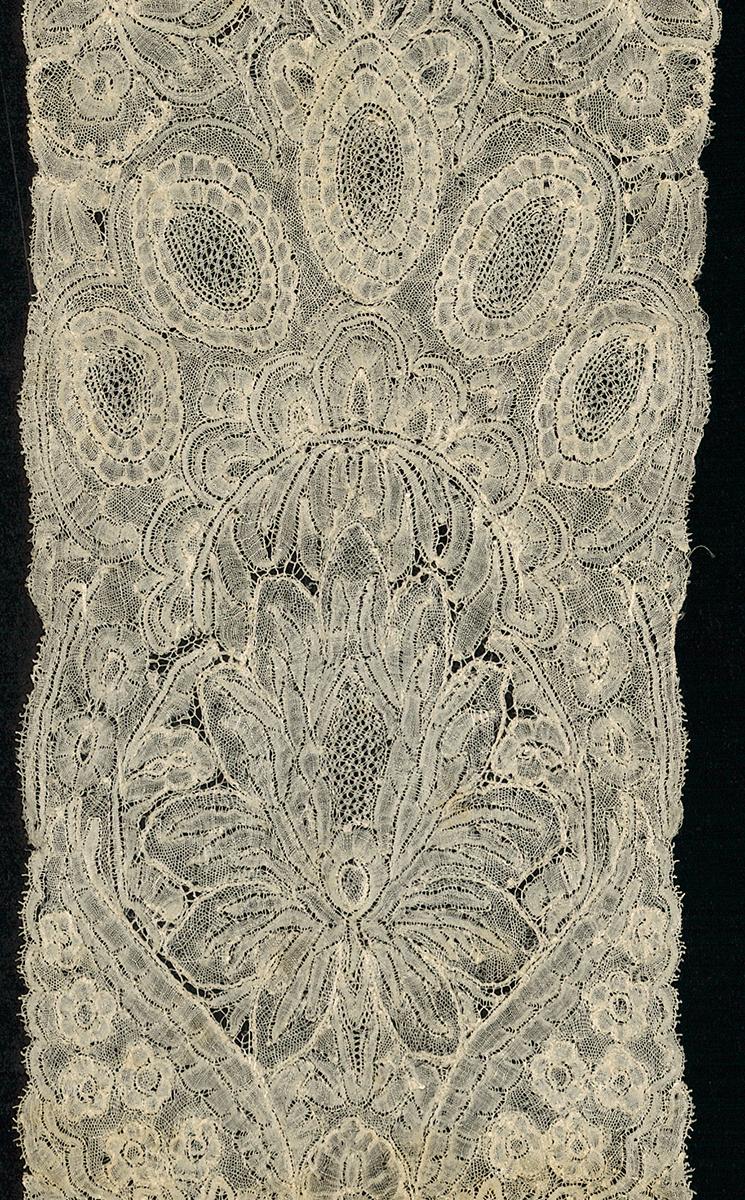 2002.0001.001.026 A Lappet, detail 2, reverse