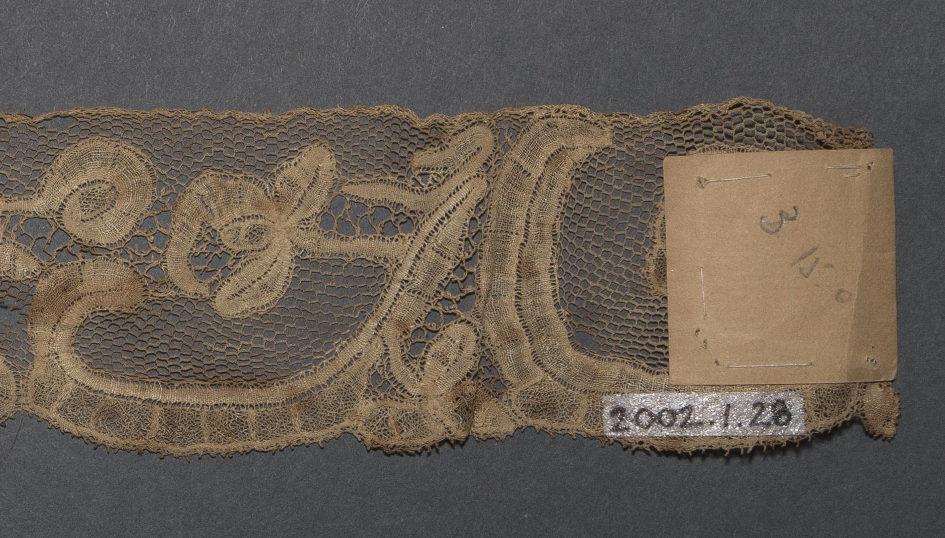 2002.0001.001.028 Passamenterie, detail 1, reverse