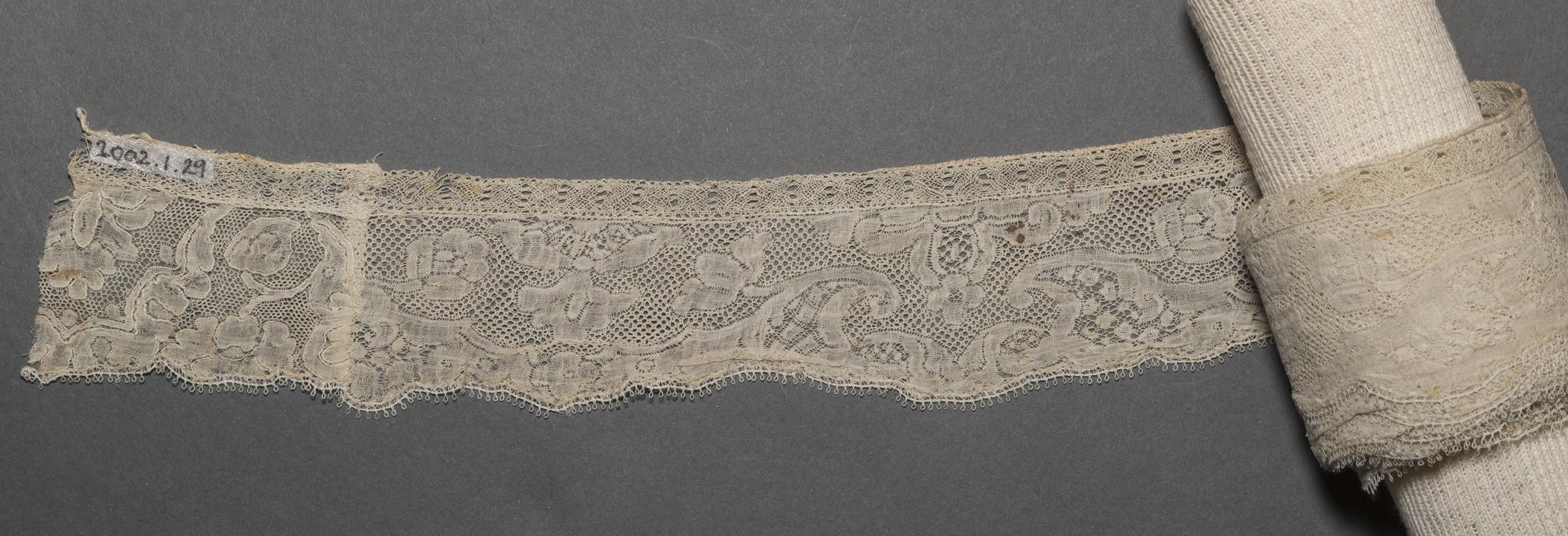 2002.0001.001.029 Passamenterie, overall, reverse
