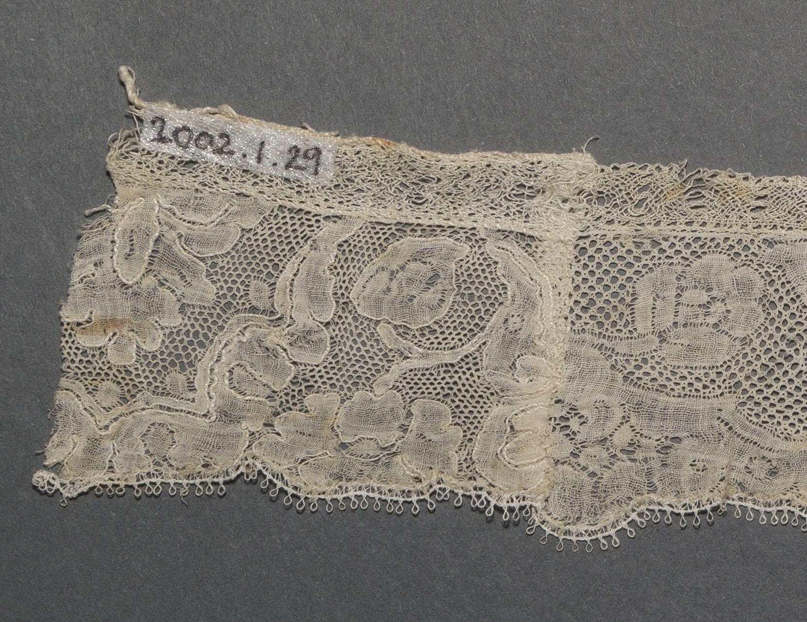 2002.0001.001.029 Passamenterie, detail 1, reverse