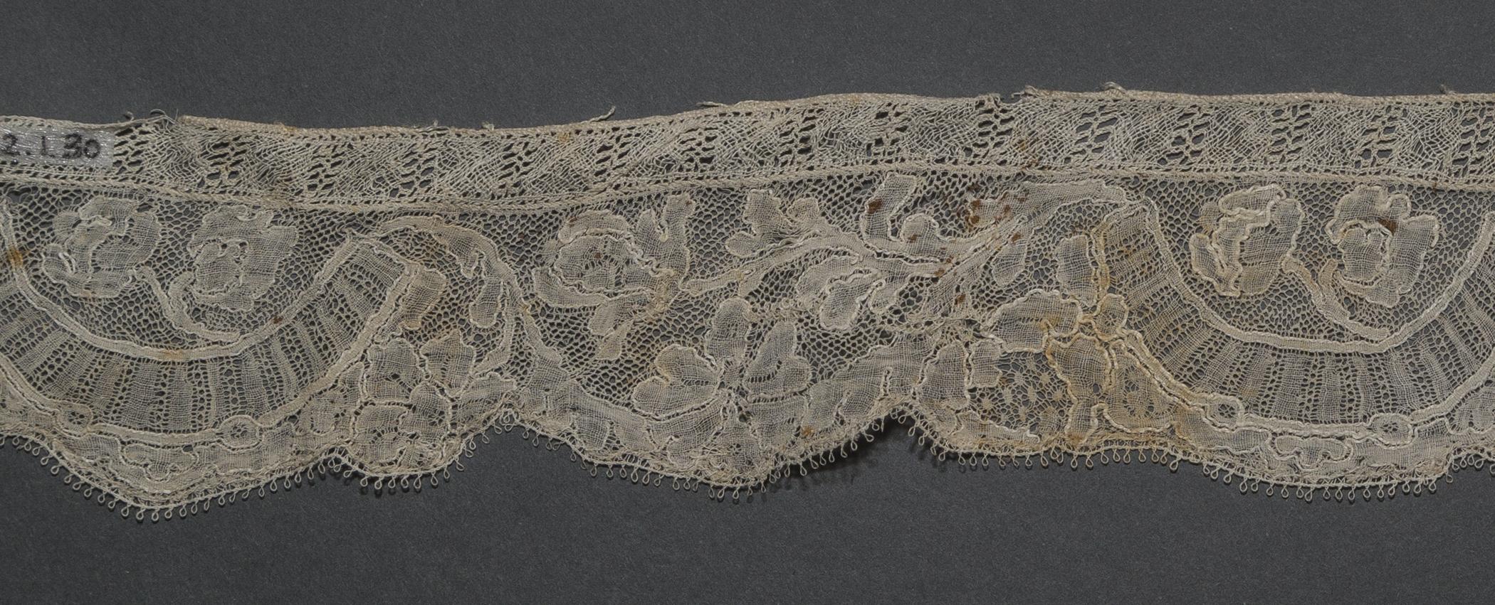 2002.0001.001.030 Passamenterie, detail 1, reverse