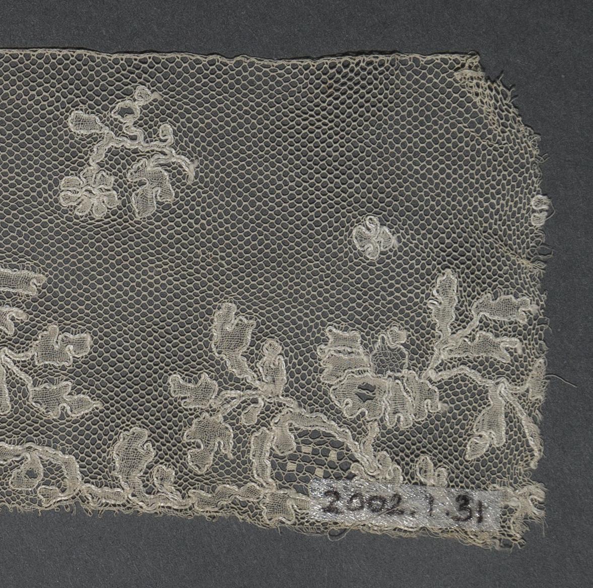 2002.0001.001.031 Passamenterie, detail 1, reverse