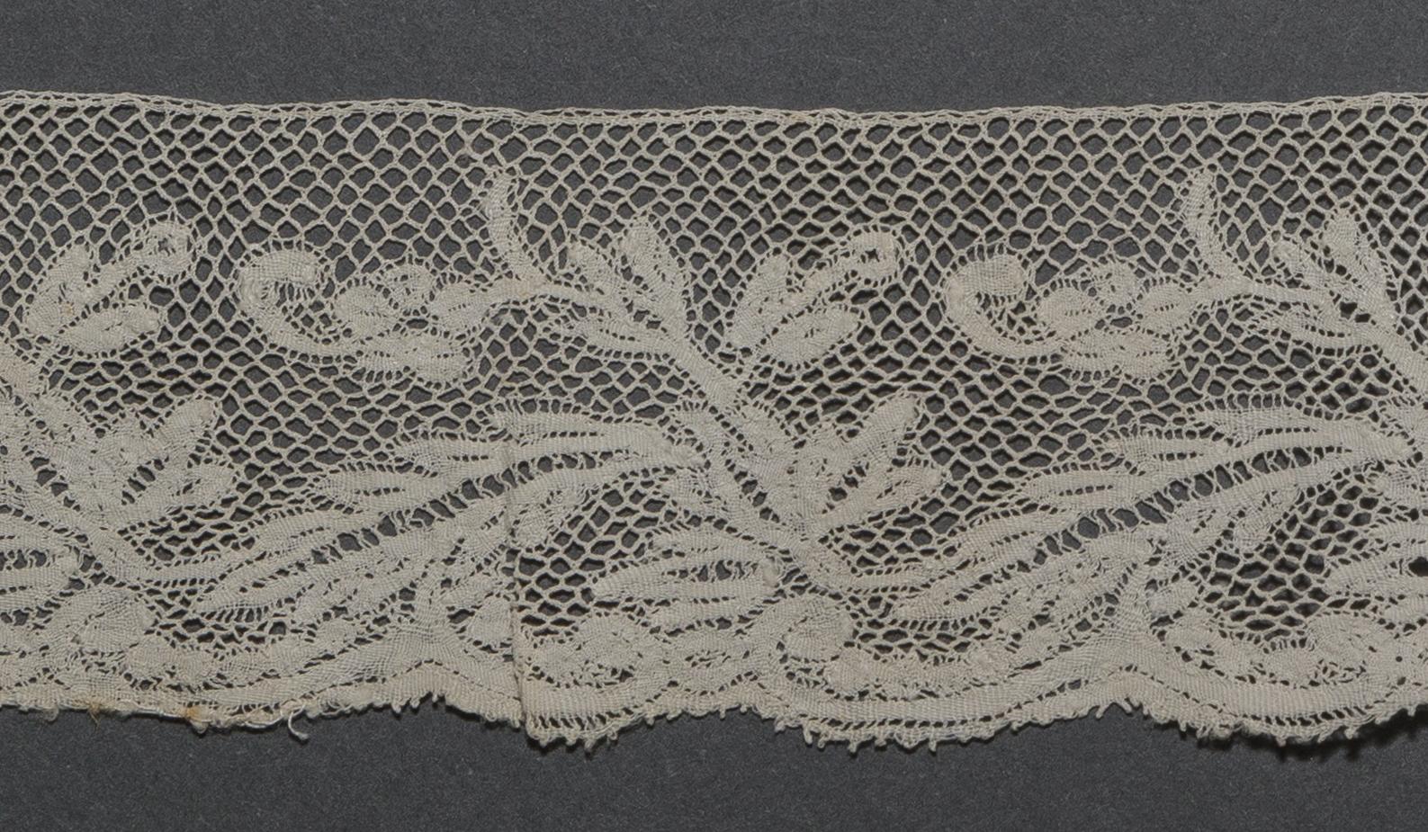 2002.0001.001.033 Passamenterie, detail 1, reverse