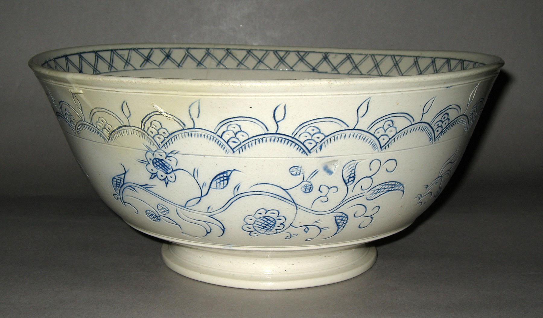 1958.0921 Scratch blue bowl