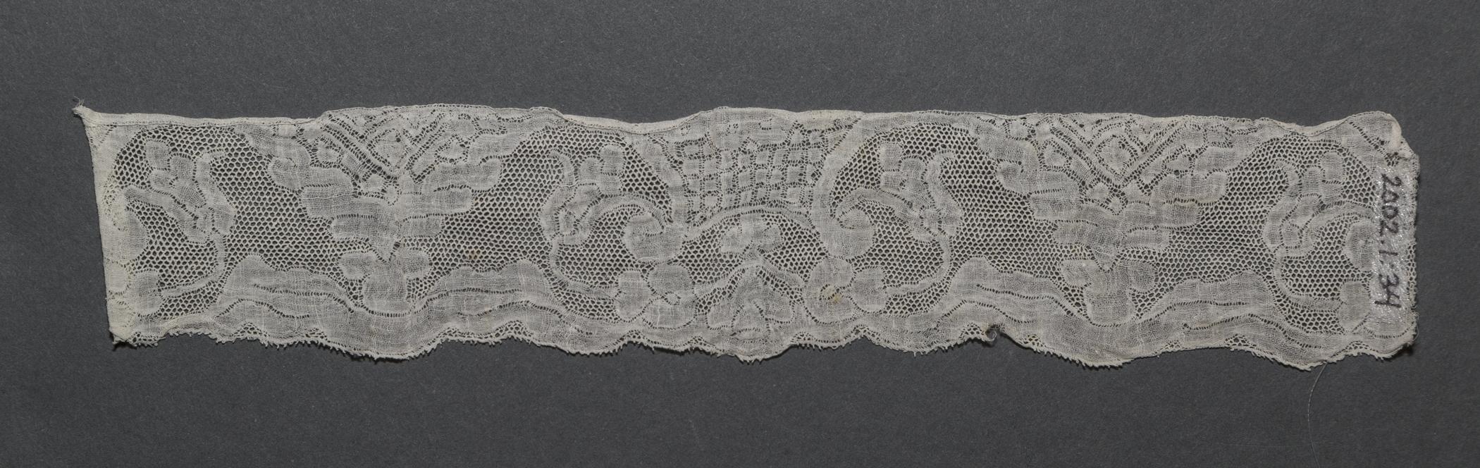 2002.0001.001.034 Passamenterie, overall, reverse