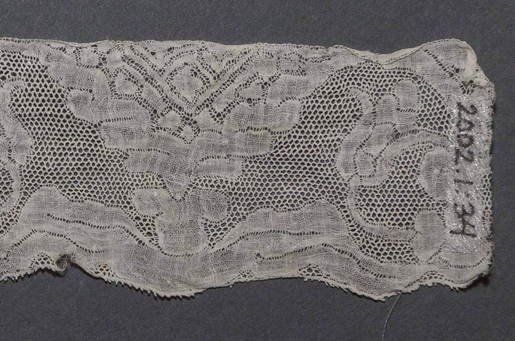 2002.0001.001.034 Passamenterie, detail 1 , reverse