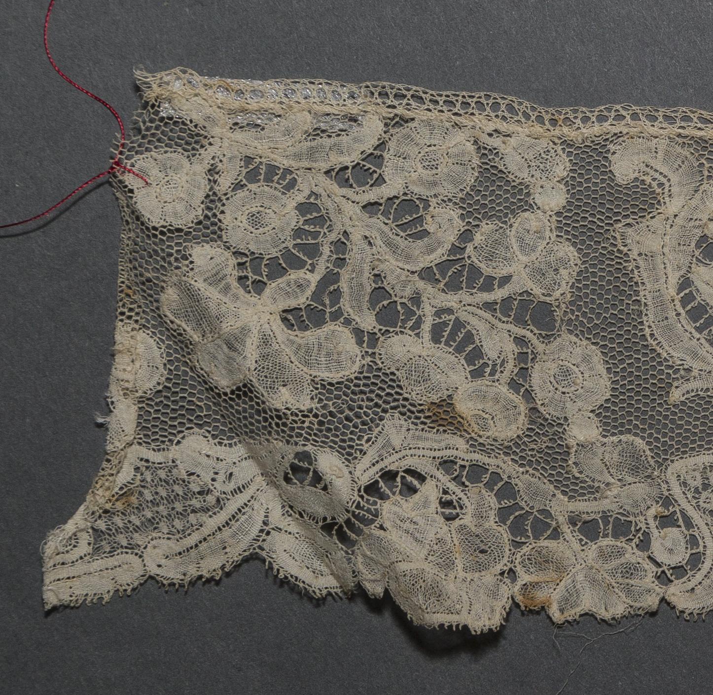 2002.0001.001.042 Passementerie, detail 1