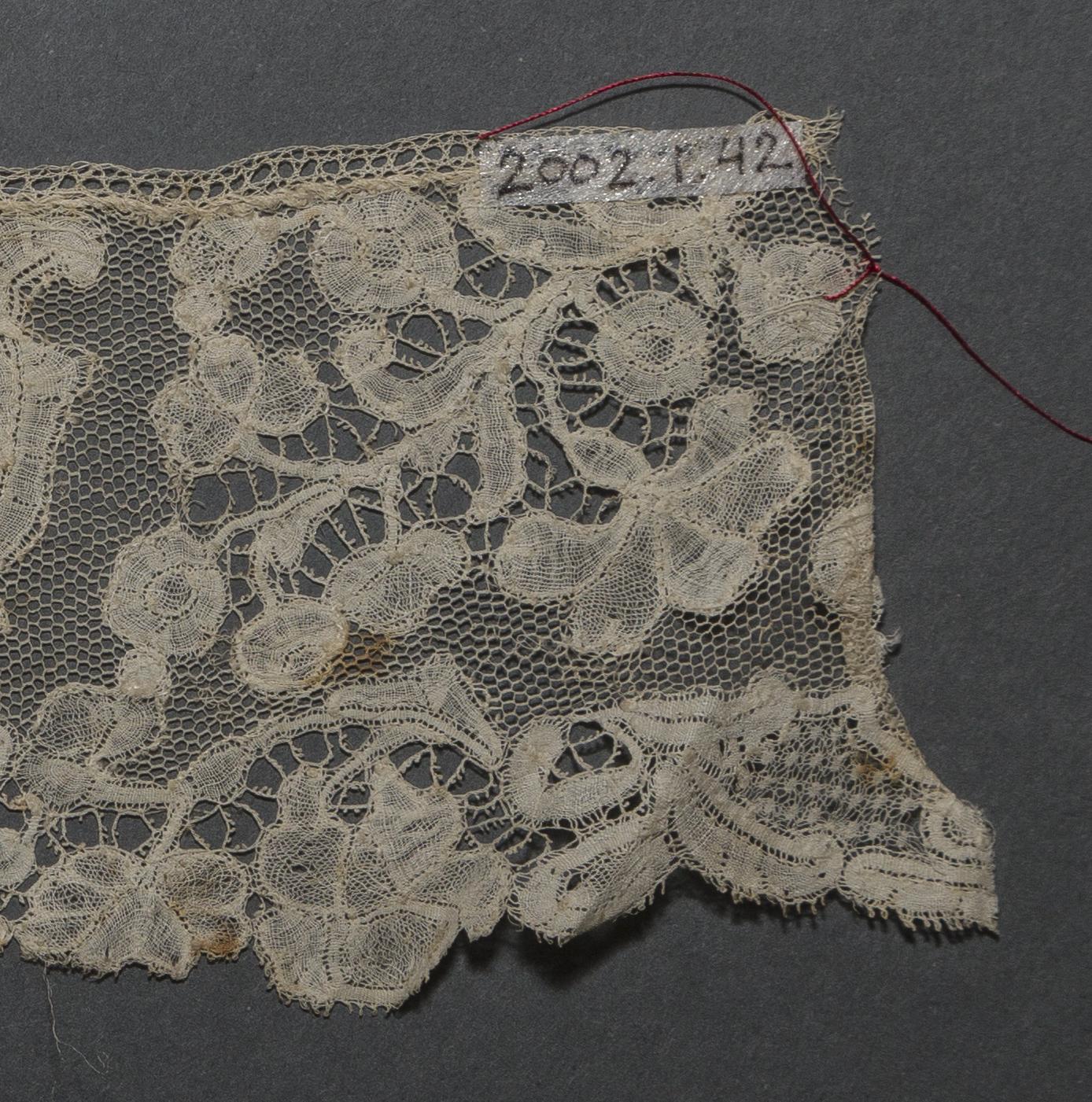 2002.0001.001.042 Passementerie,detail 1, reverse