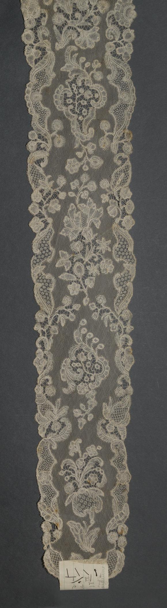 2002.0001.001.043 Lappet, detail 1