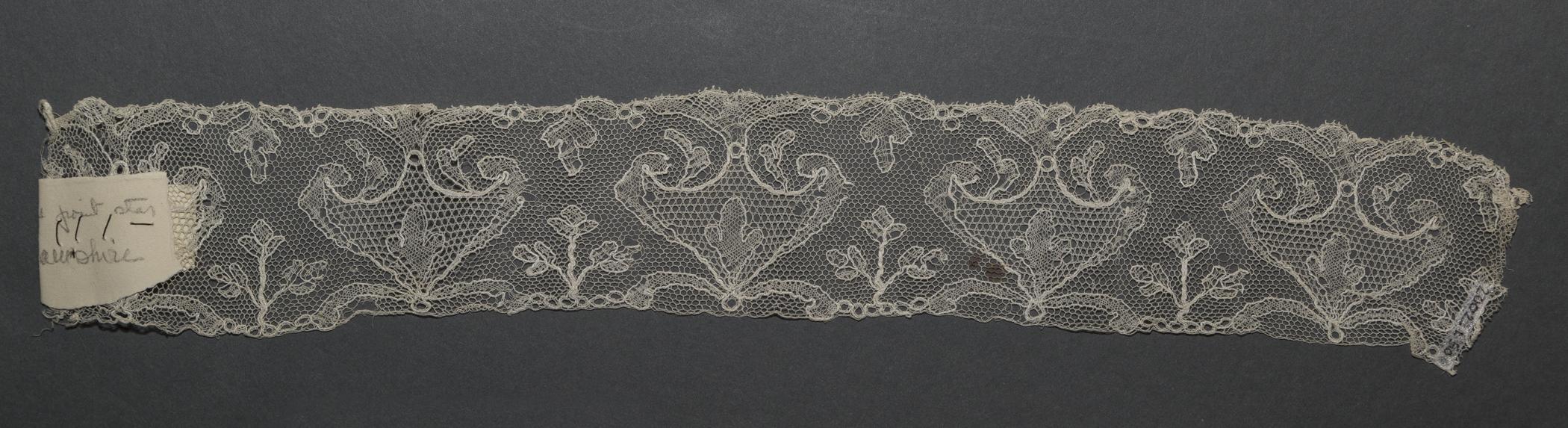 2002.0001.001.050 Passamenterie, overall, reverse