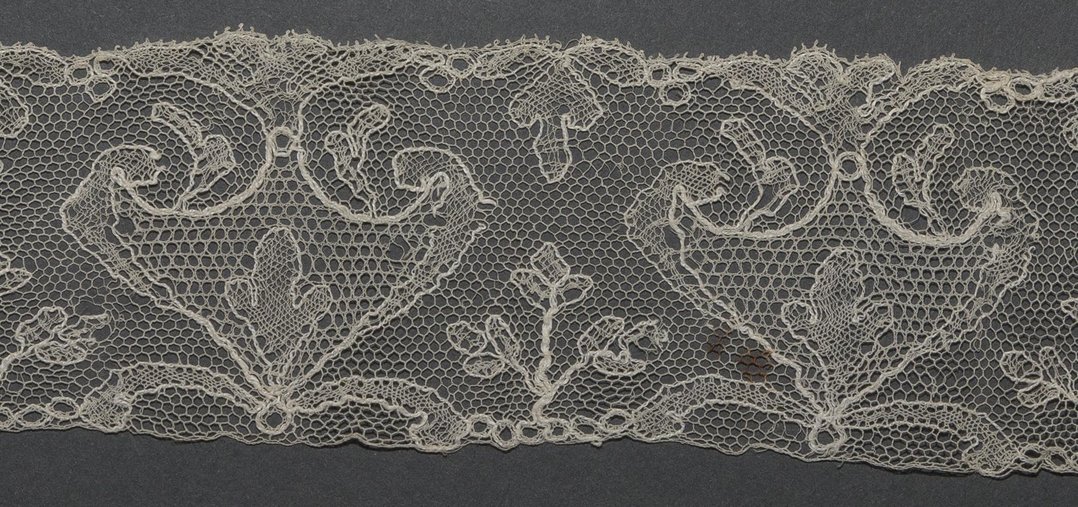 2002.0001.001.050 Passementerie, detail 1, reverse
