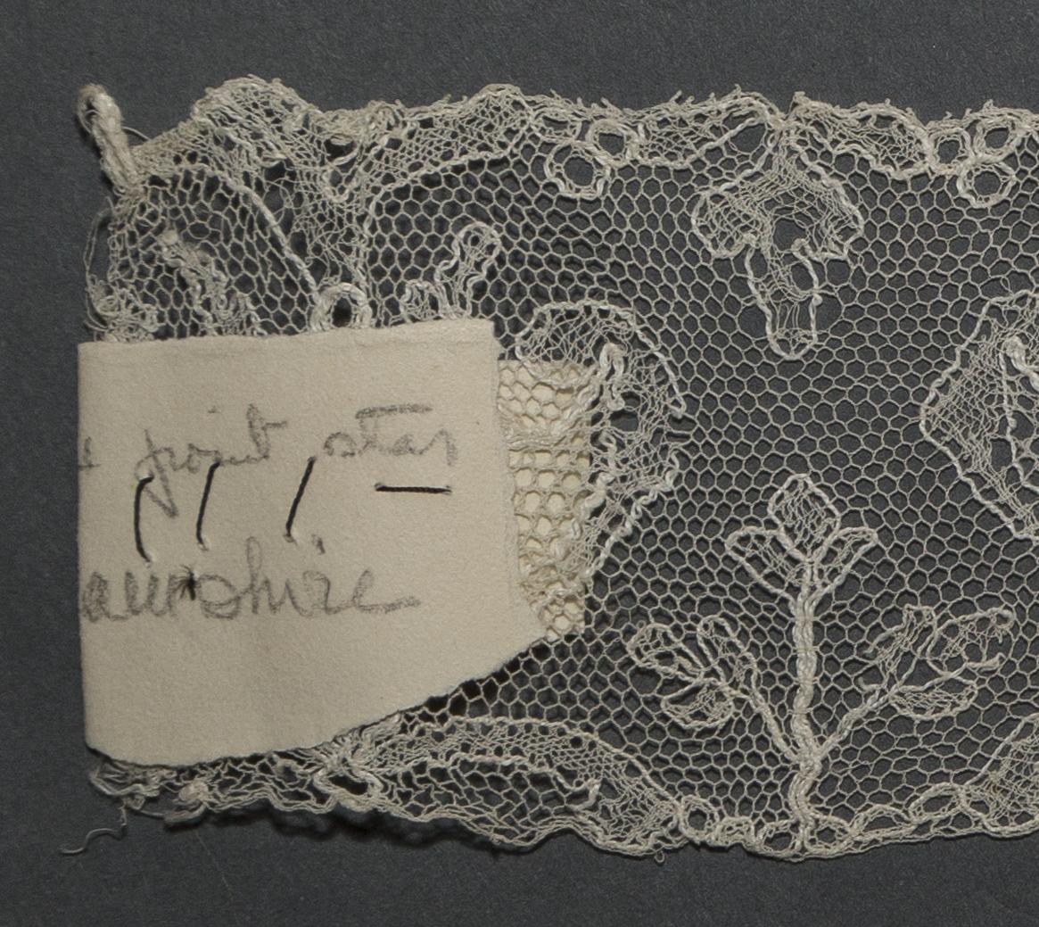 2002.0001.001.050 Passementerie, detail 2, reverse