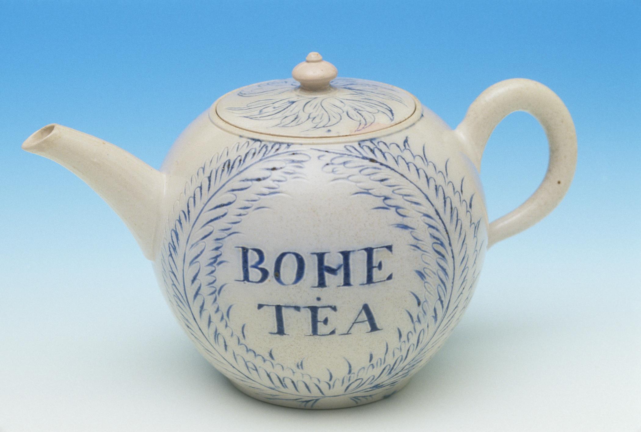 1958.0923 Scratch blue teapot