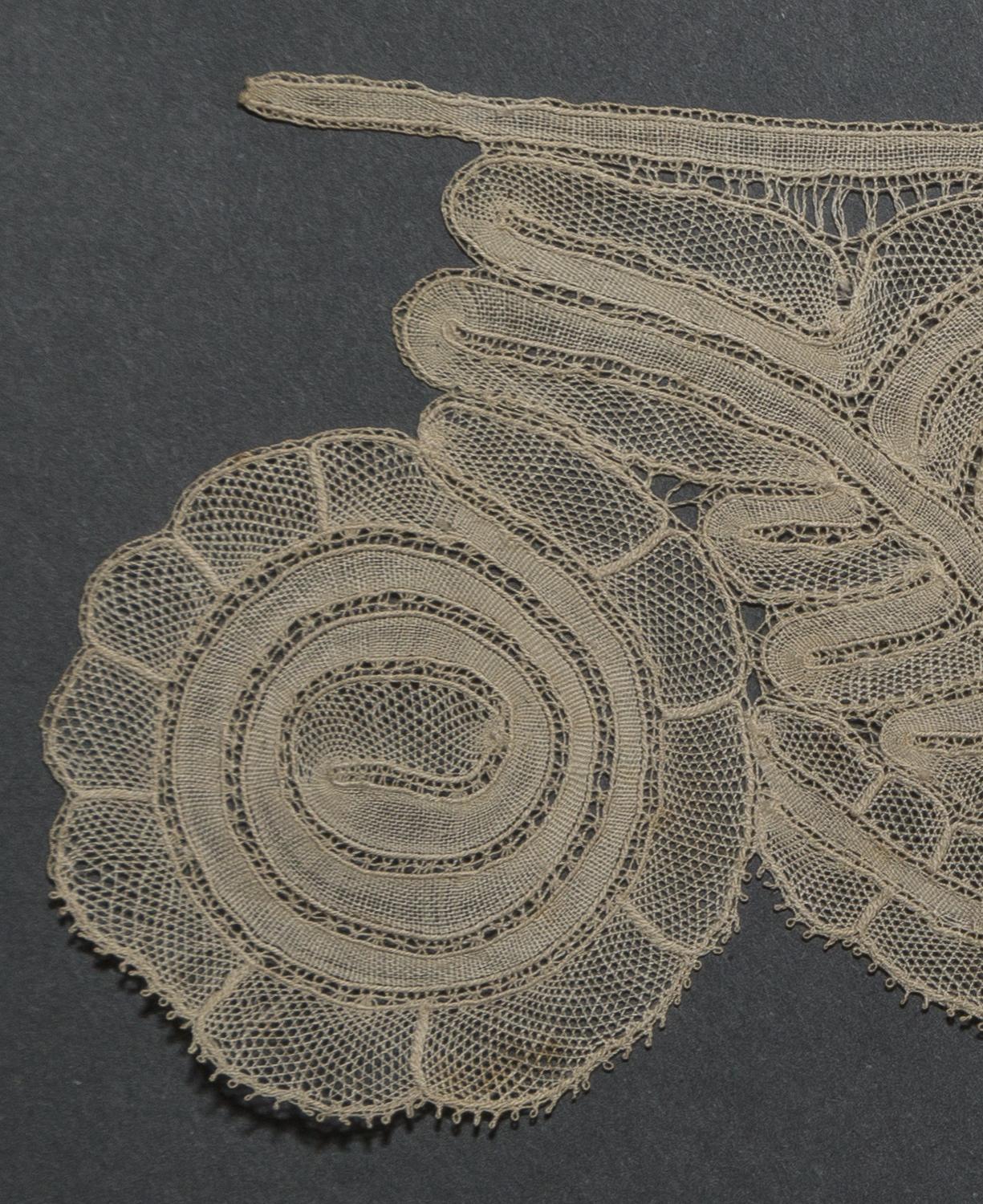 2002.0001.001.064 A Passementerie, detail 1