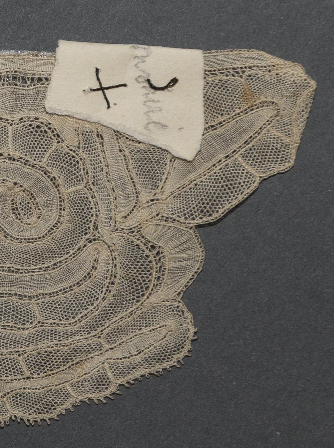 2002.0001.001.064 A Passementerie, detail 2