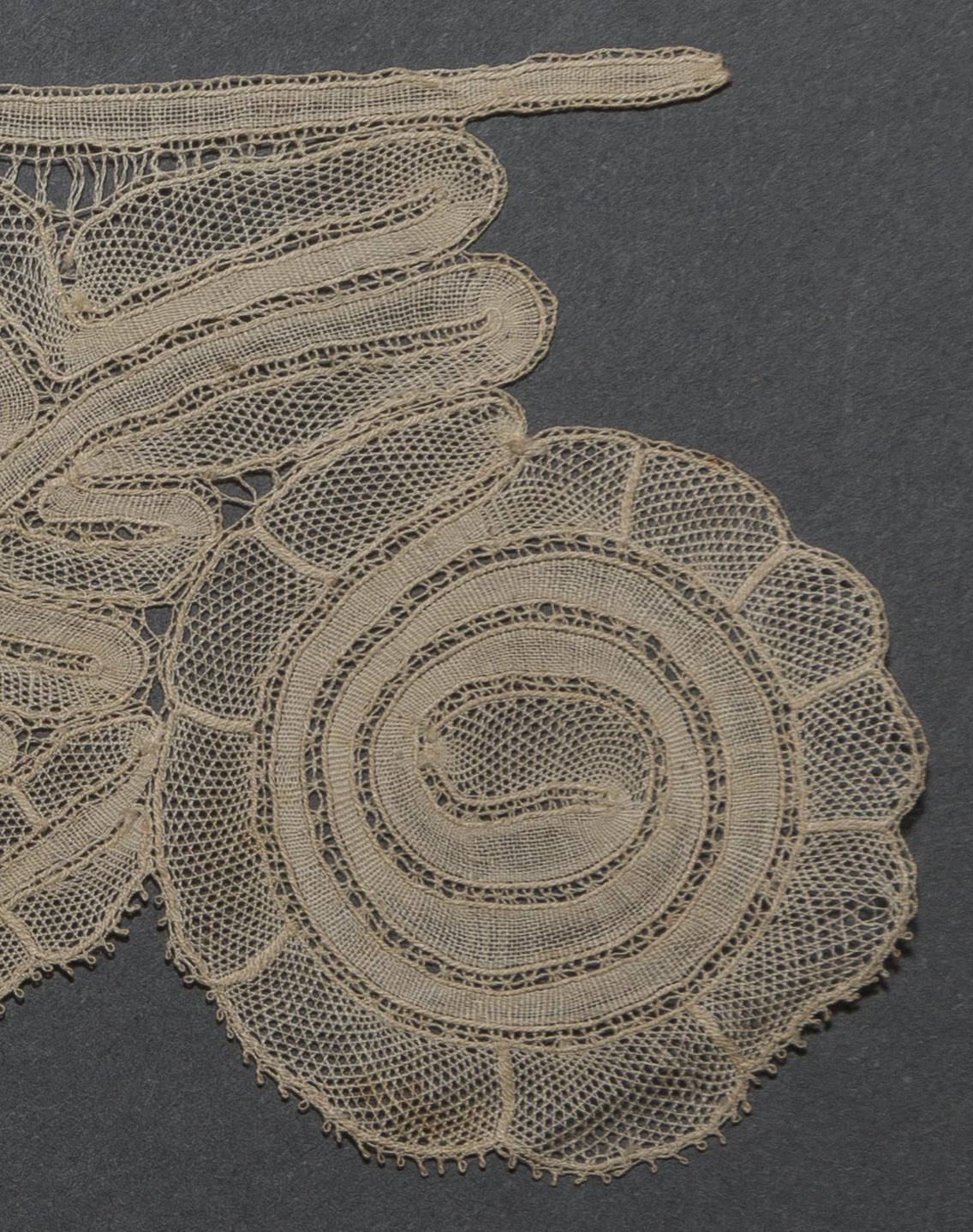 2002.0001.001.064 A Passementerie, detail 1, reverse