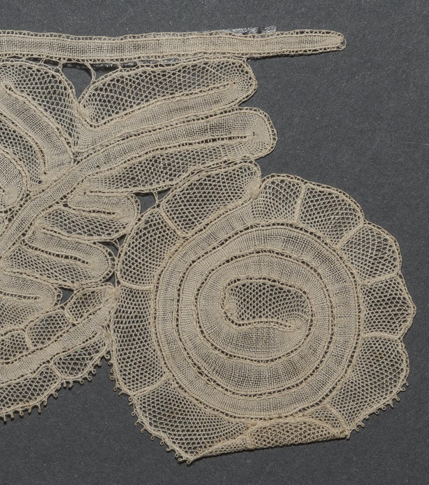 2002.0001.001.064 B Passementerie, detail 1