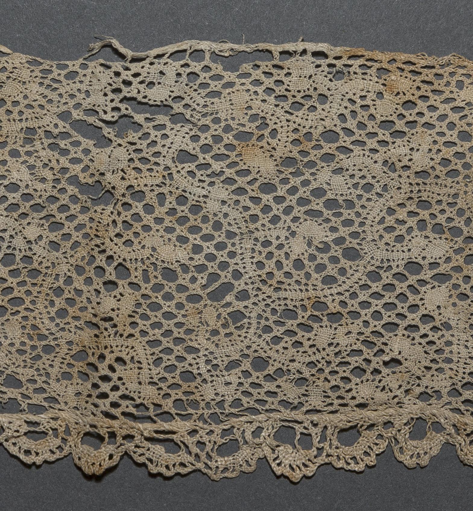 2002.0001.001.068 Passementerie, detail 1, reverse
