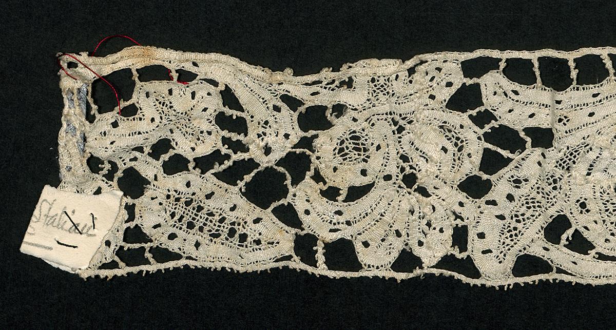 2002.0001.001.070 Lace, Detail 2