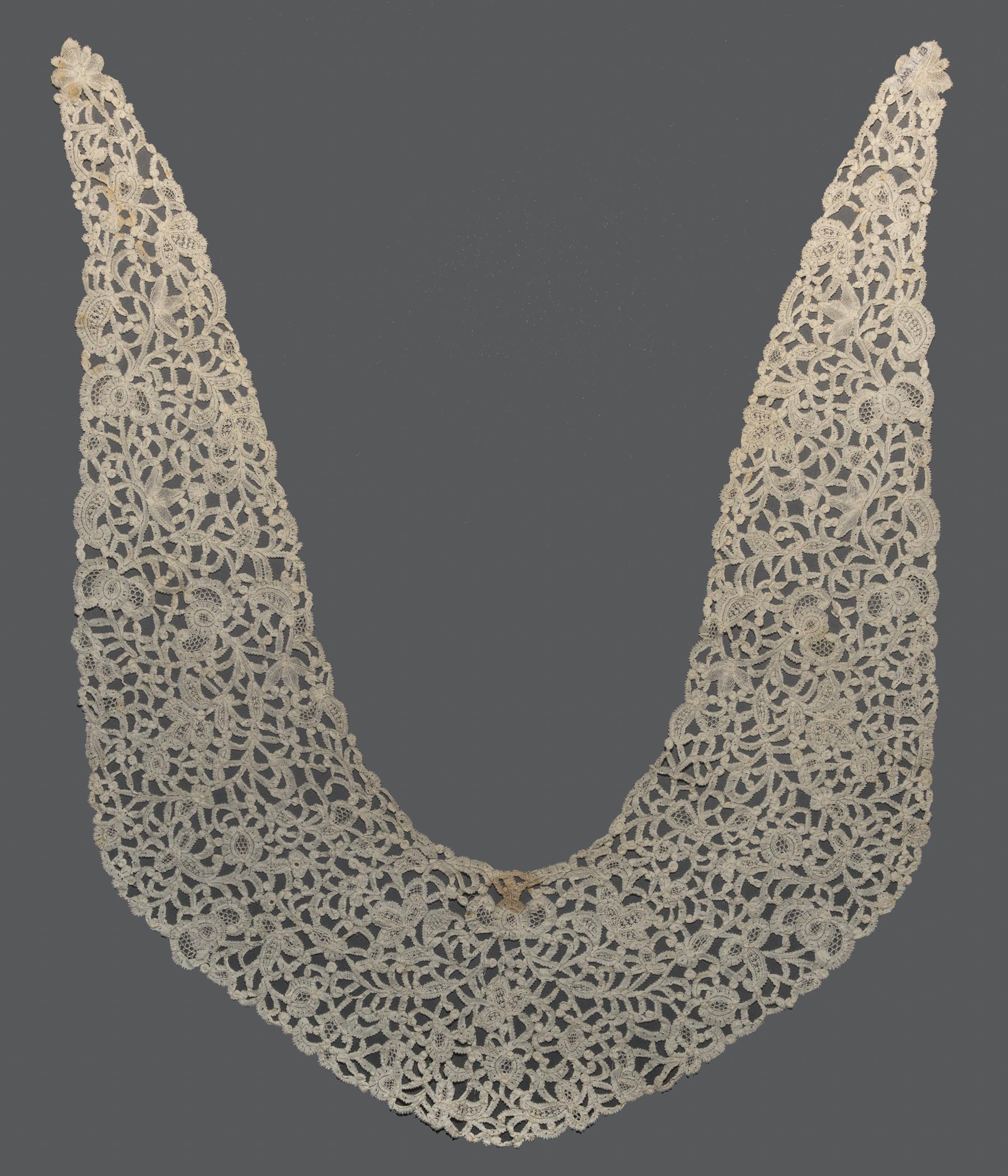 2002.0001.001.073 Collar, overall, reverse
