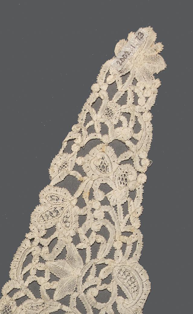 2002.0001.001.073 Collar, detail 2, reverse