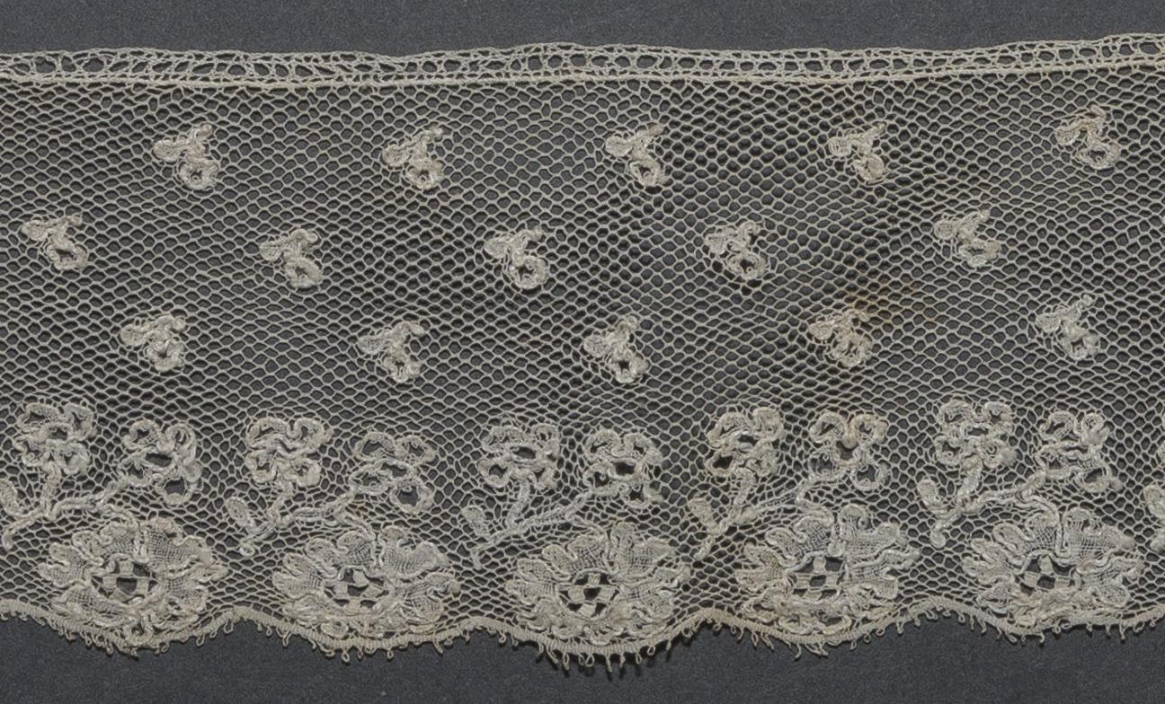 2002.0001.001.080 Passamenterie, detail 1, reverse