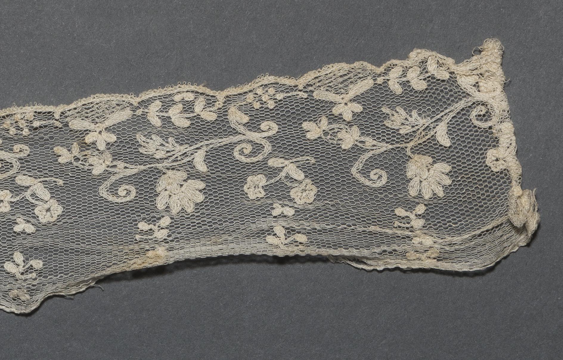 2002.0001.001.083 Passementerie, detail 1