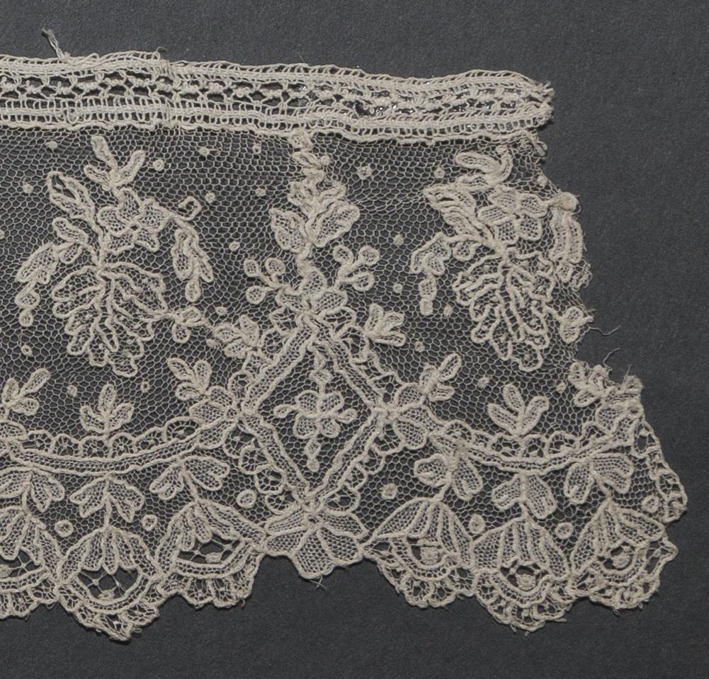 2002.0001.001.084 B Passementerie, detail 2
