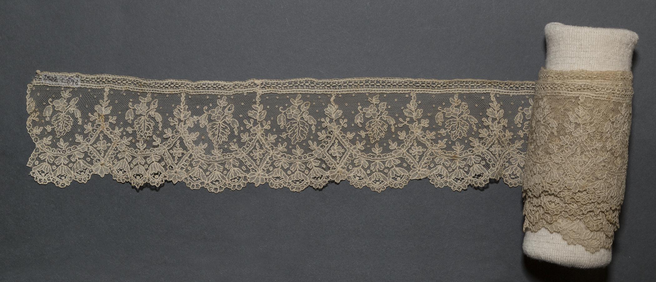 2002.0001.001.084 D Passementerie, overall, reverse
