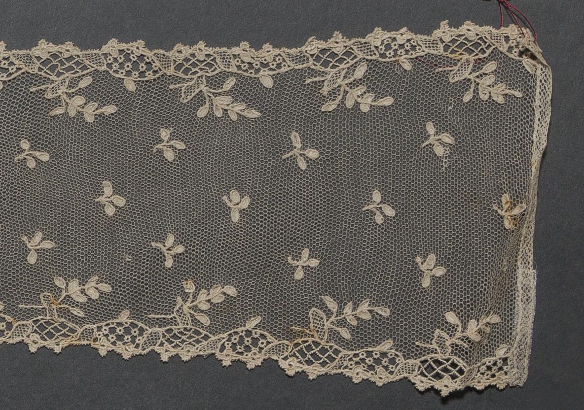 2002.0001.001.086 A Lappet, detail 1