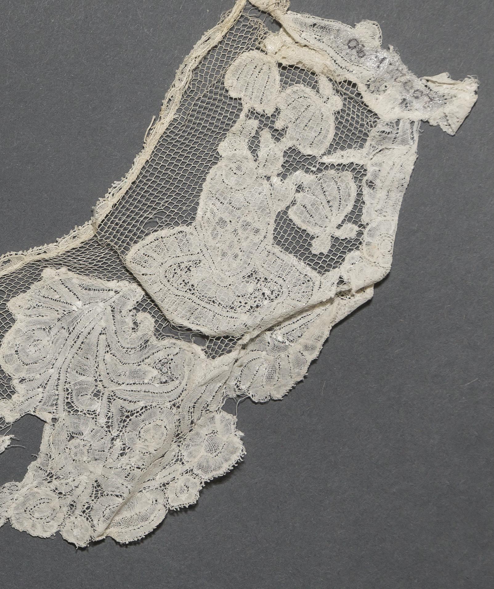 2002.0001.001.090 Collar, detail 1, reverse