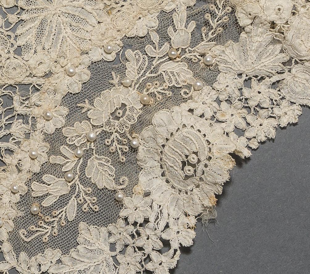 2002.0001.001.092 Collar, detail 2