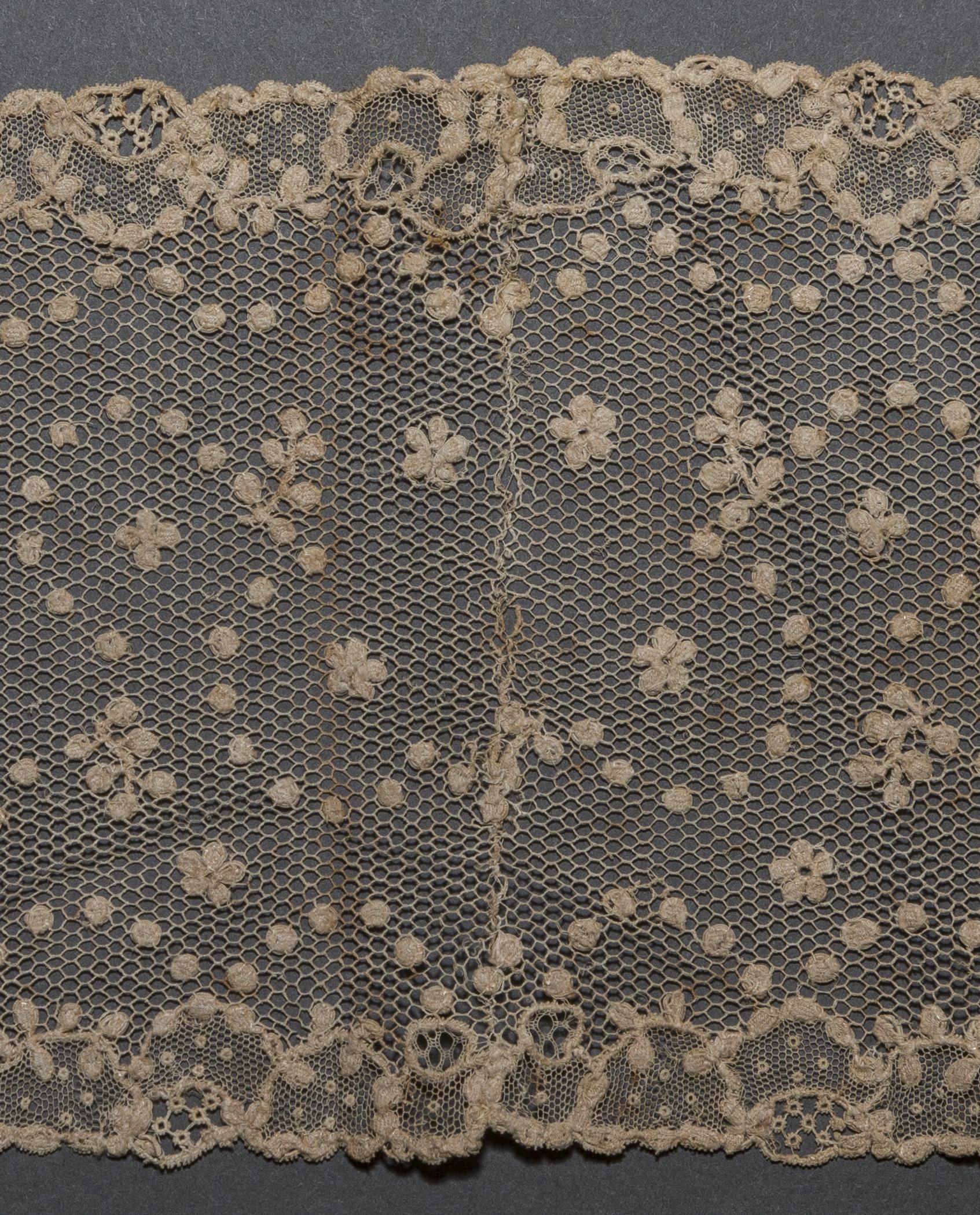 2002.0001.001.094 Passementerie, detail 1, reverse