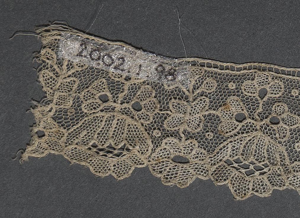 2002.0001.001.098 Passementerie, detail 2, reverse