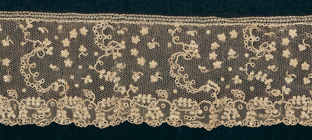 2002.0001.001.100 Lace, Verso Detail