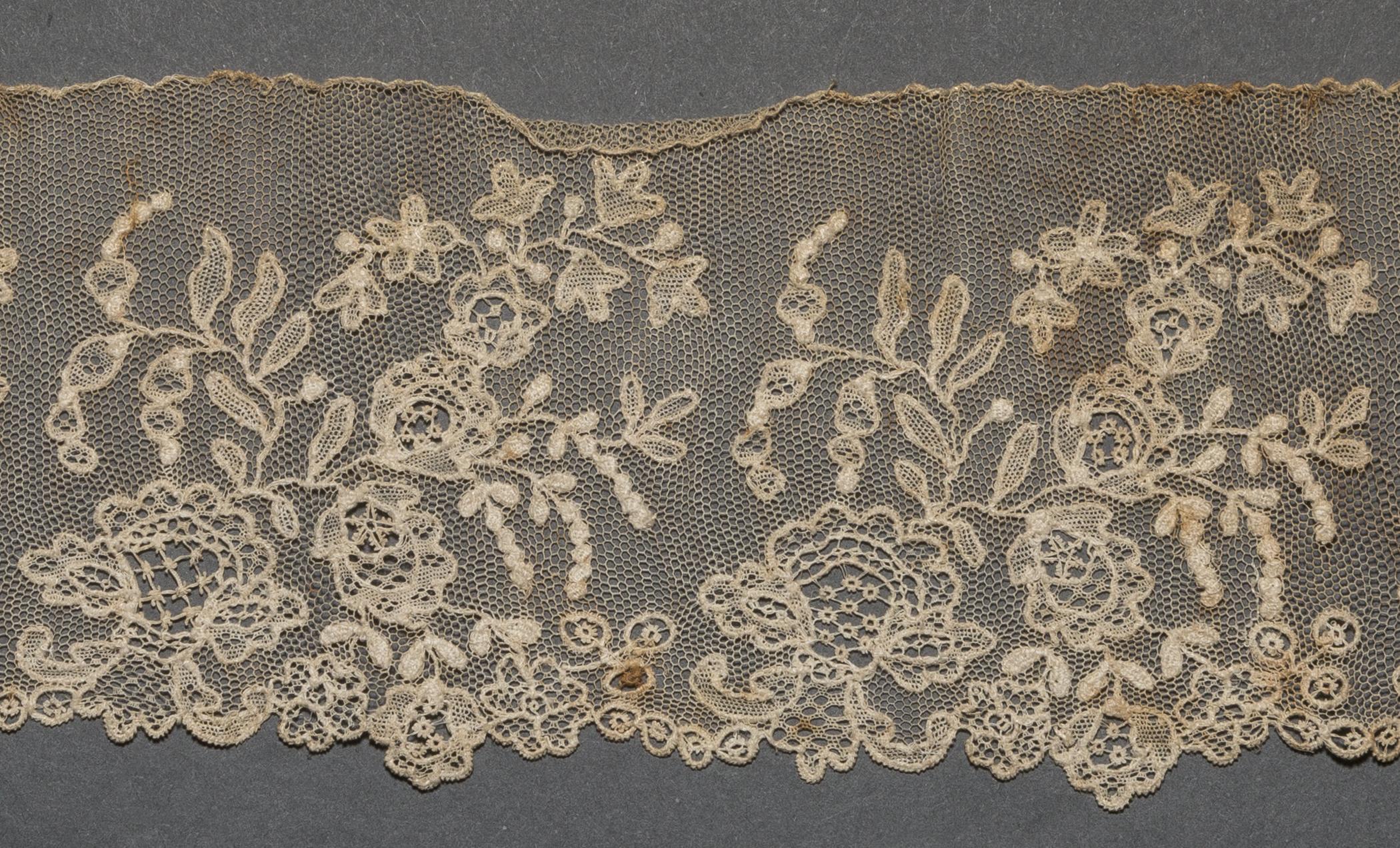2002.0001.001.102 C Passementerie, detail 1,  reverse
