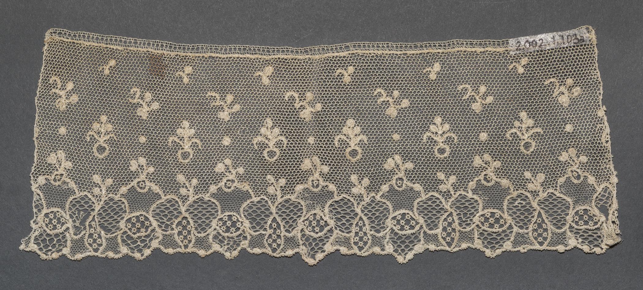 2002.0001.001.103 A Passementerie, overall, reverse