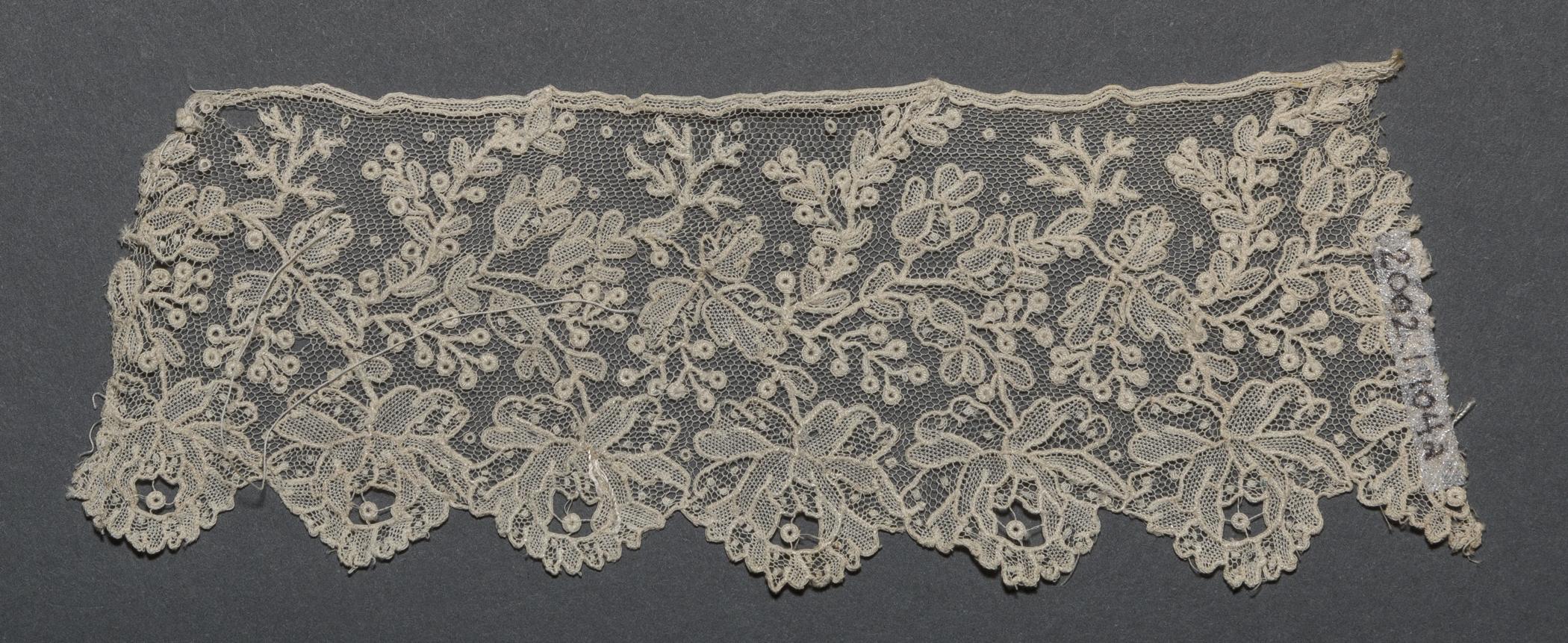 2002.0001.001.104 A Passementerie, overall, reverse