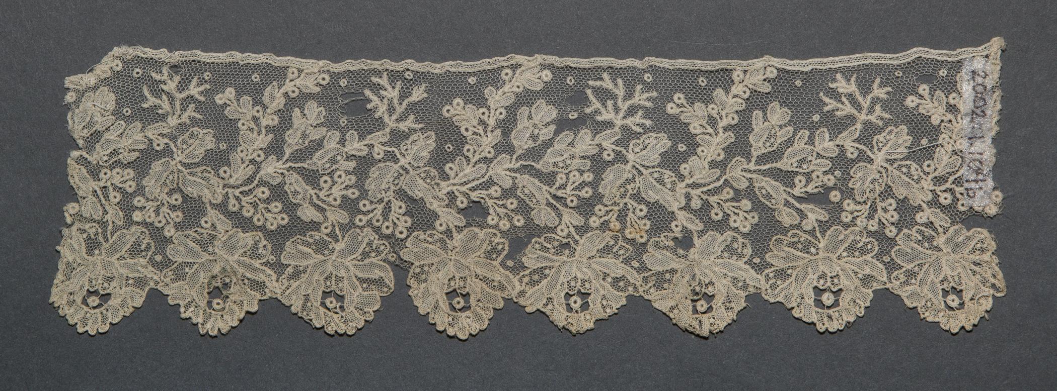 2002.0001.001.104 B Passementerie, overall, reverse