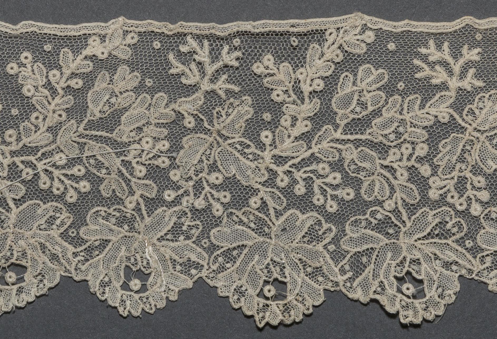 2002.0001.001.104 A Passementerie, detail 1, reverse