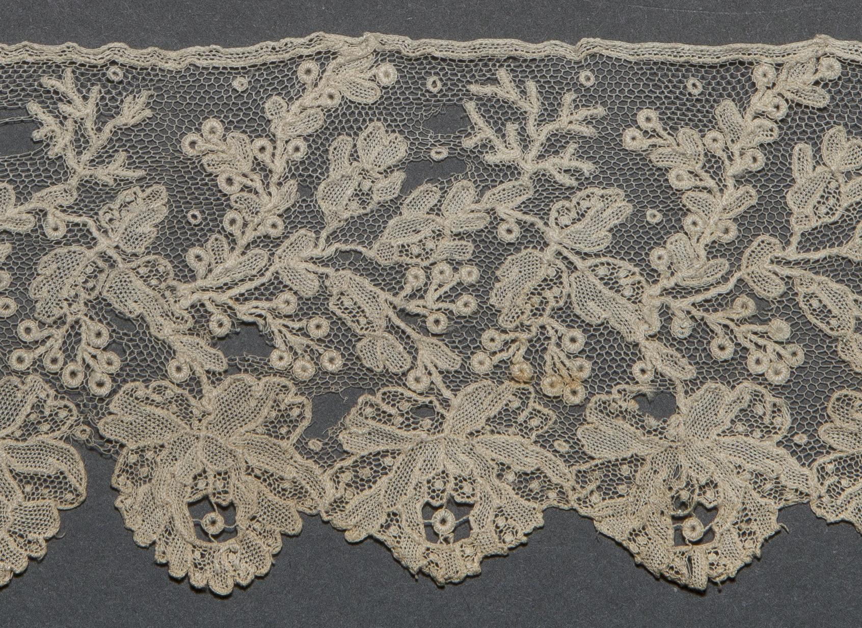 2002.0001.001.104 B Passementerie, detail 1, reverse