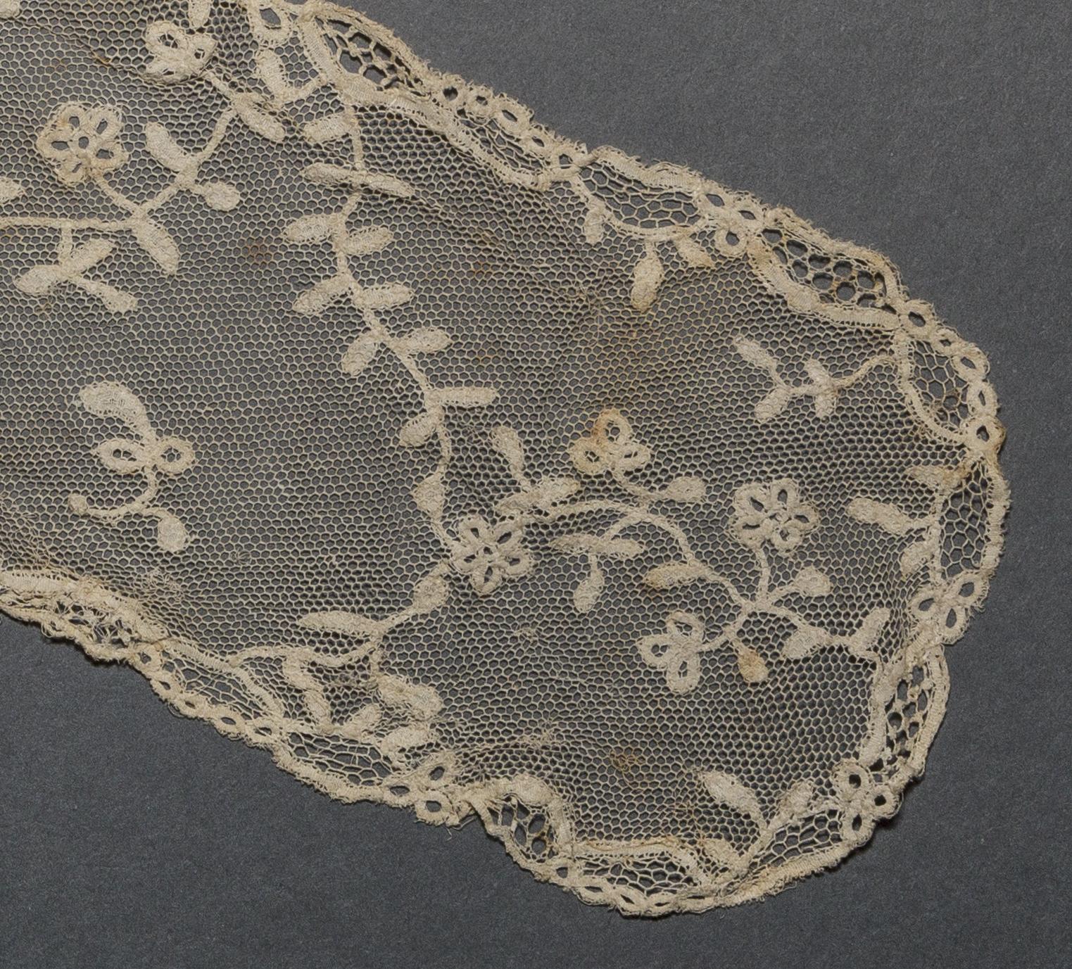2002.0001.001.105 A Bed hanging, detail 2