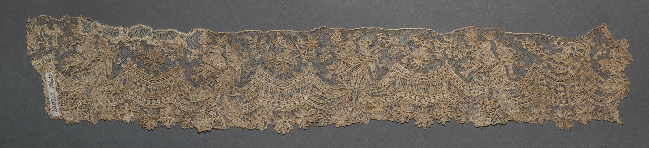 2002.0001.001.106 B Passementerie, overall, reverse