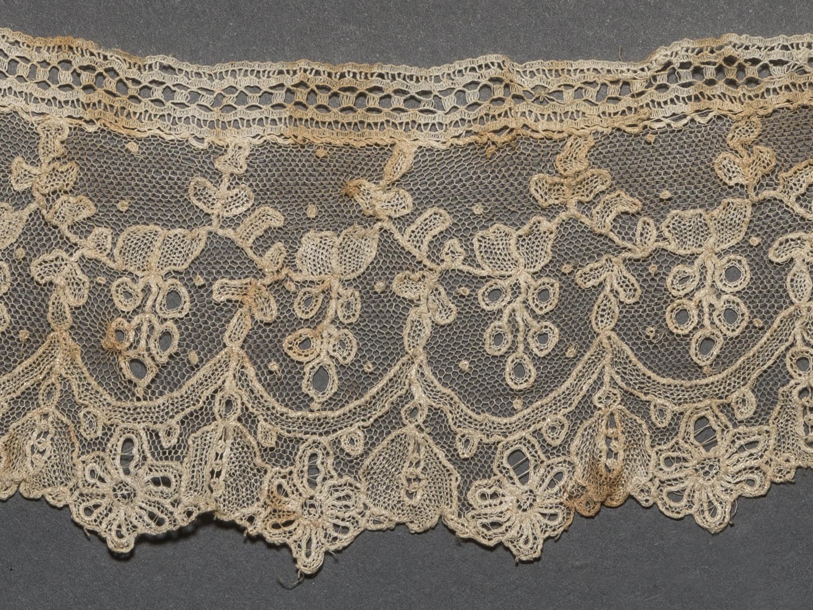 2002.0001.001.107 B Passamenterie, detail 1, reverse