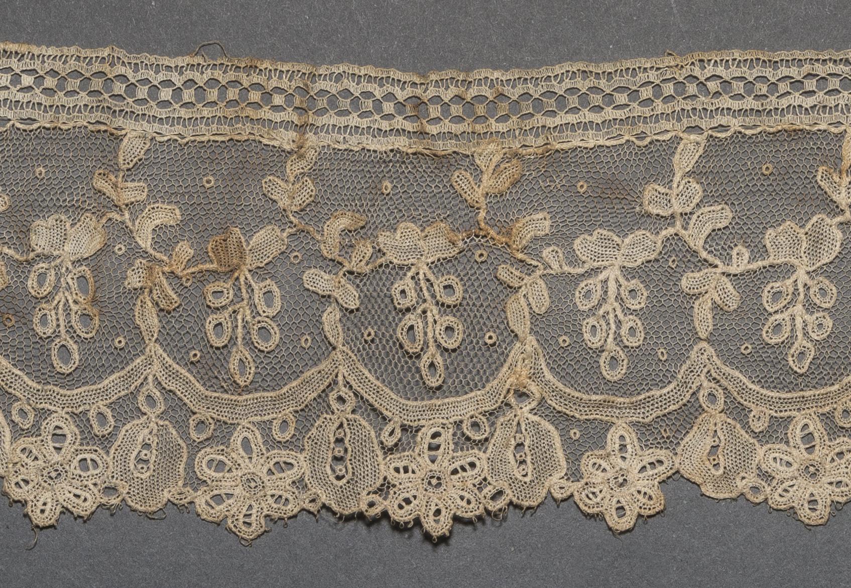 2002.0001.001.107 C Passamenterie, detail 1, reverse